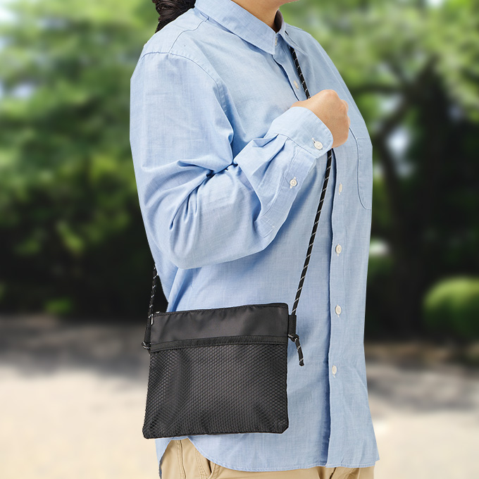 メッシュポケットサコッシュ